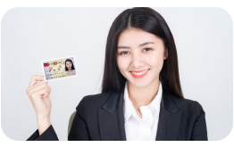 手持身分證正面自拍照